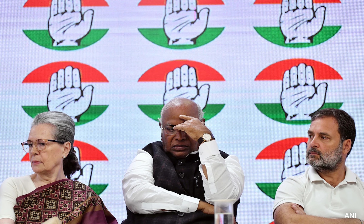 “Great Embarrassment”: 2 Congress Leaders Quit Party Over AAP Alliance