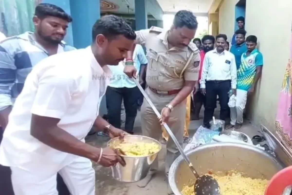 Puducherry Inspector Treats School Students Of His Native Village With Biryani Puducherry Inspector Treats School Students Of His Native Village With Biryani