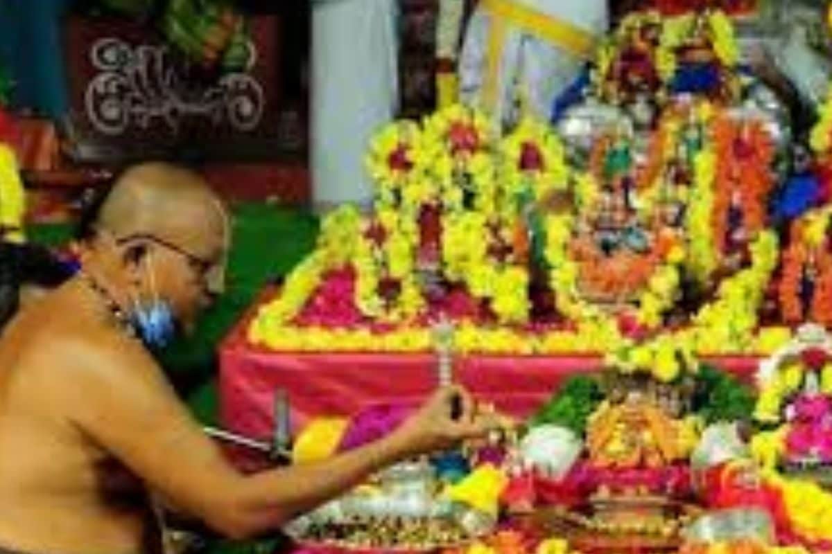 This Telangana Temple Offers Exclusive Golden Tulsi And Flower Pujas On Weekends This Telangana Temple Offers Exclusive Golden Tulsi And Flower Pujas On Weekends