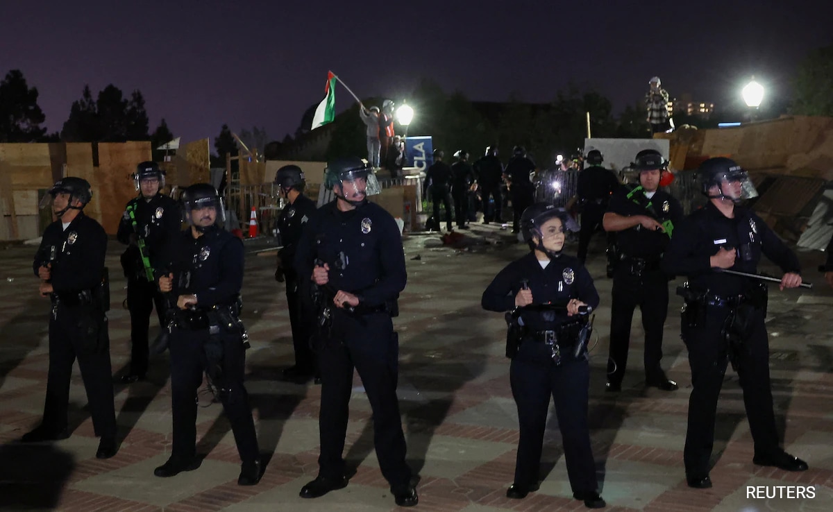 In Pre-Dawn Action, Hundreds Of Cops Enter UCLA Amid Huge Students’ Protest