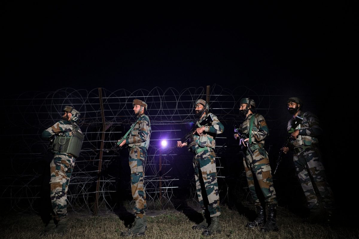 Army Opens Fire on Suspected Pakistani Drone Along LoC in J-K’s Rajouri Army Opens Fire on Suspected Pakistani Drone Along LoC in J-K’s Rajouri