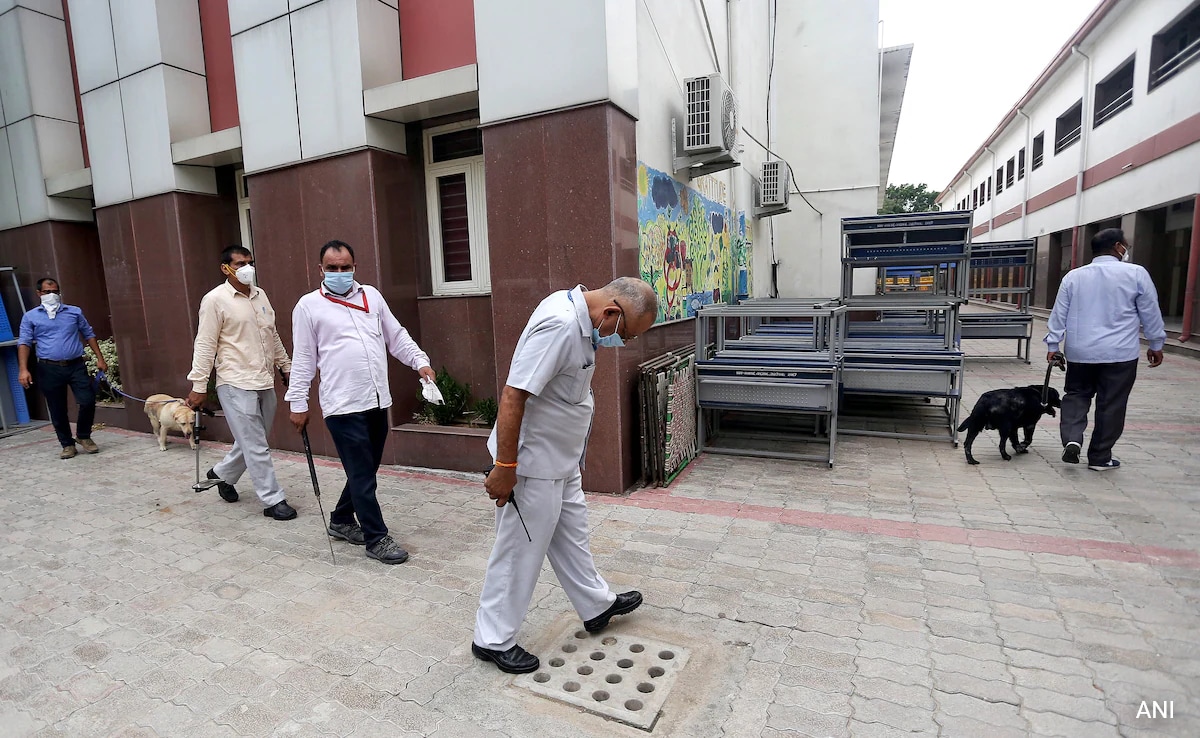 “Email Traced”: Delhi Lt Governor After Bomb Hoax Shuts Down 100 Schools