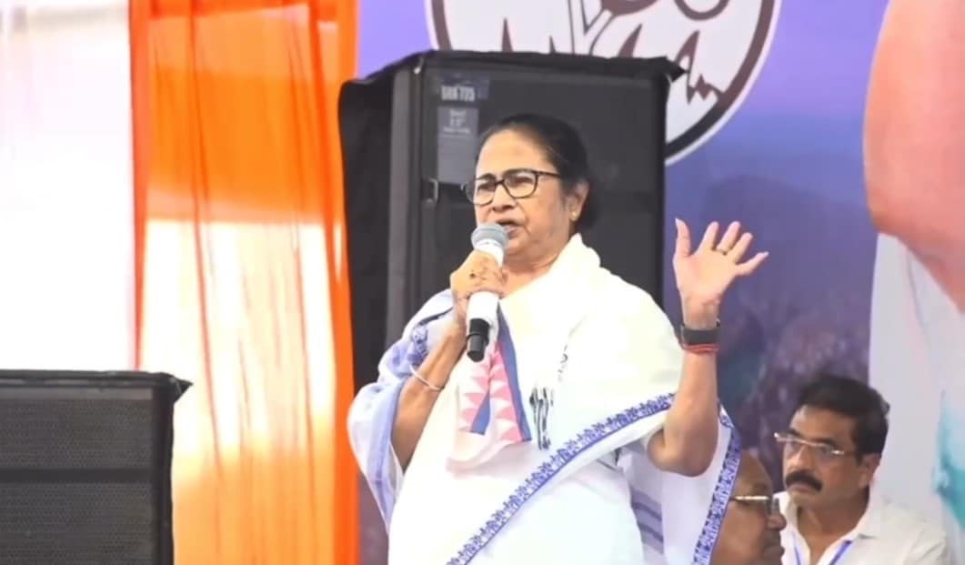 “Edited Videos Shown, Have Pen Drive”: Mamata Banerjee Attacks Governor “Edited Videos Shown, Have Pen Drive”: Mamata Banerjee Attacks Governor