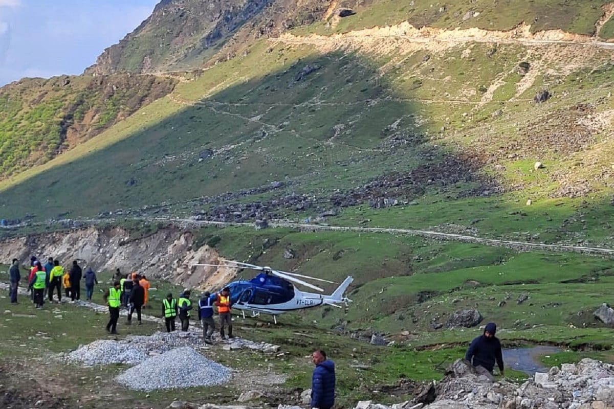 Helicopter Carrying Kedarnath Pilgrims Loses Control At Last Moment, Makes Emergency Landing | On Cam