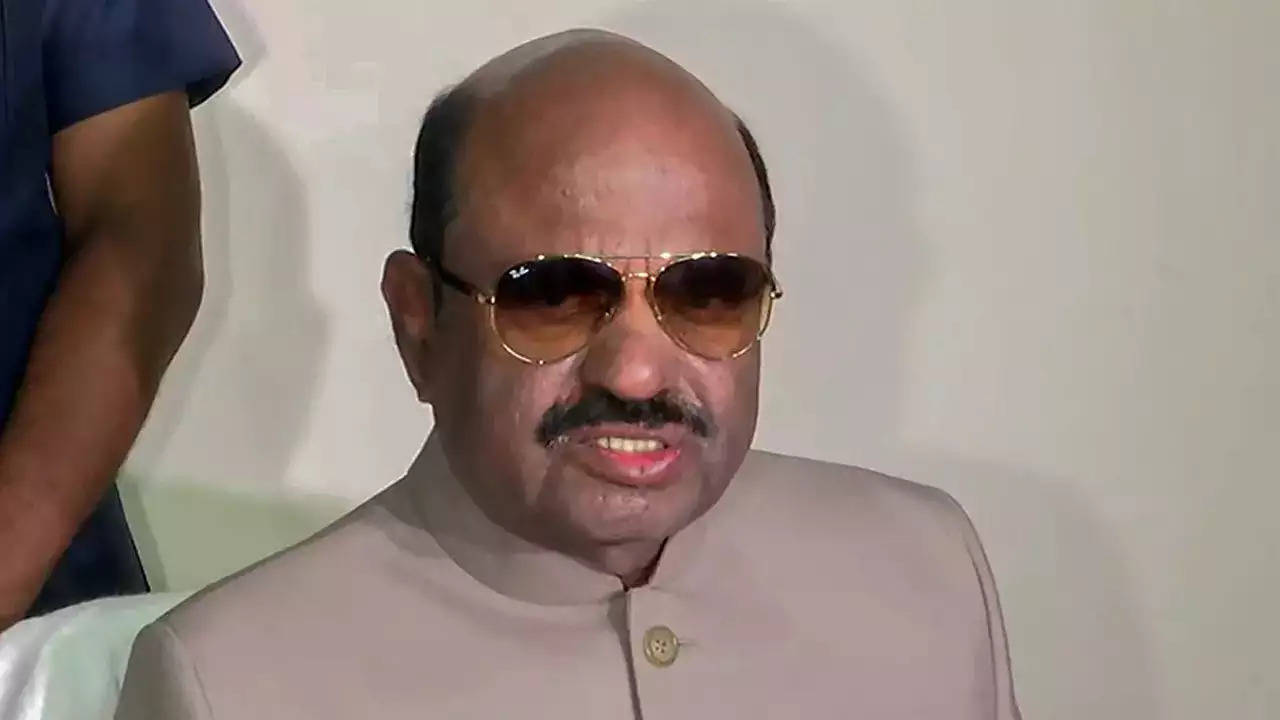 Kolkata guv grabbed me from behind: Raj Bhavan staffer