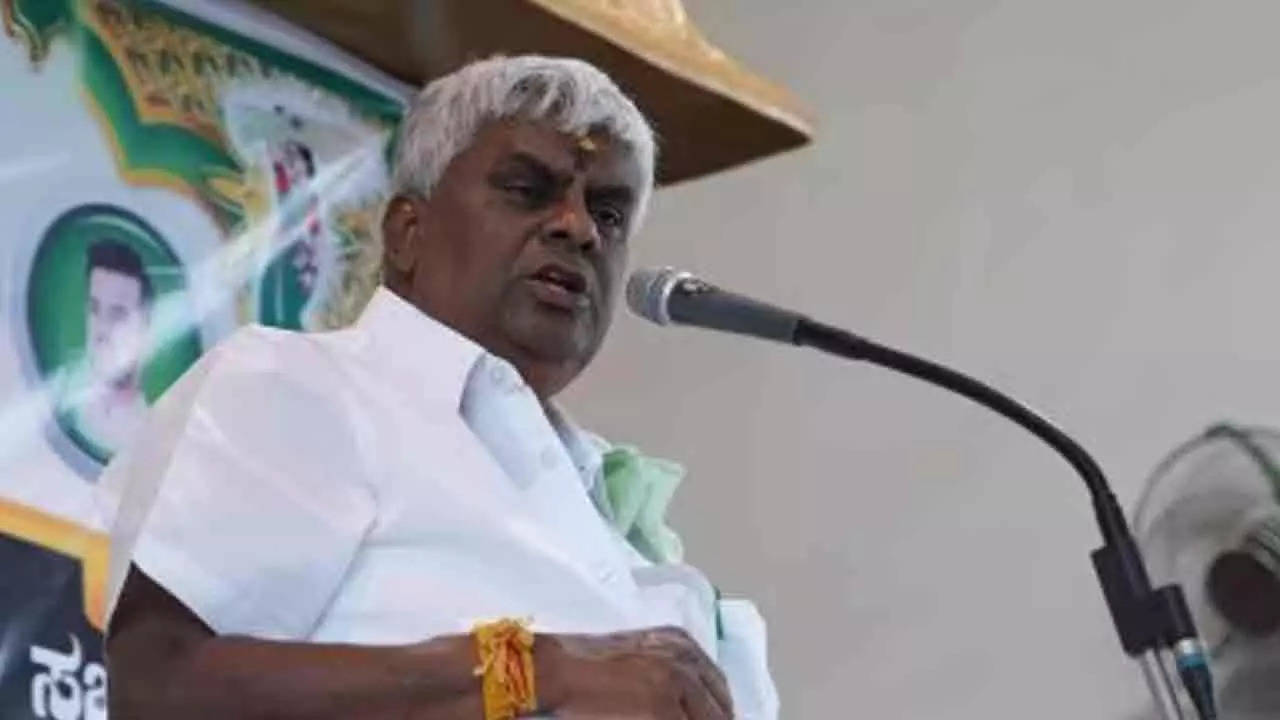 SIT set up to probe obscene videos case gets 3-day custody of Prajwal Revanna’s father SIT set up to probe obscene videos case gets 3-day custody of Prajwal Revanna’s father