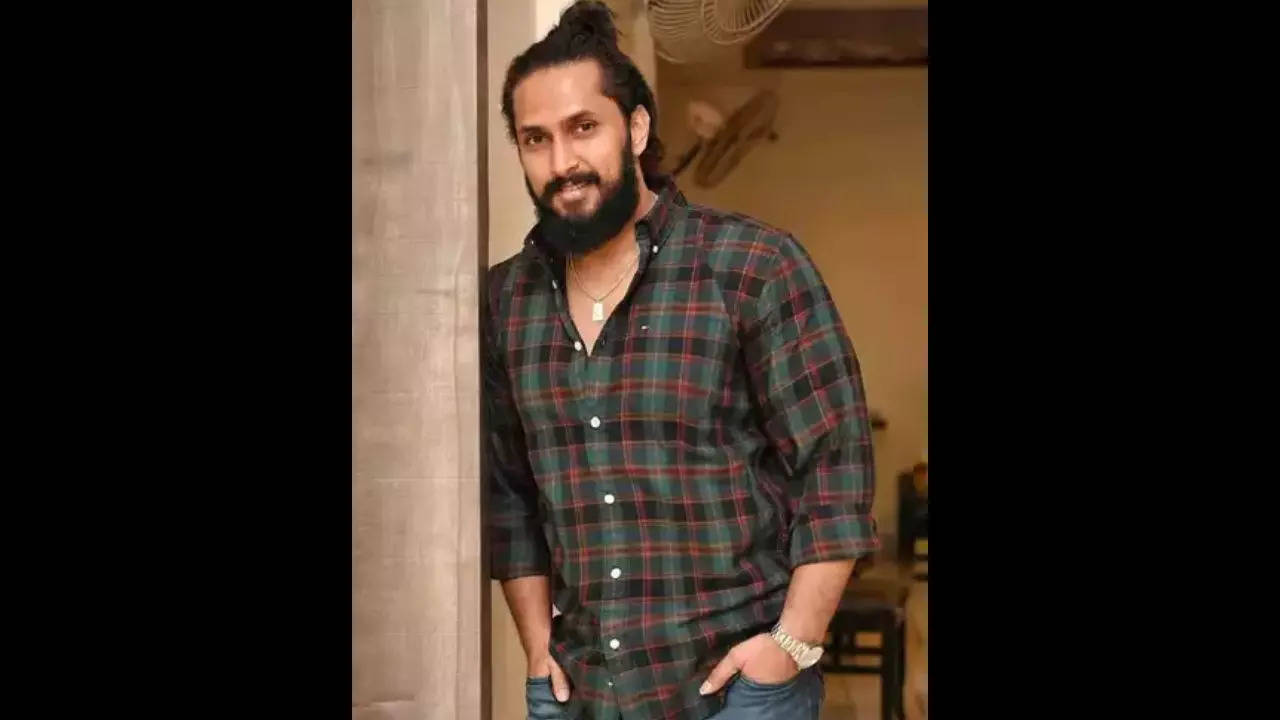 Actor Chetan Chandra attacked by 20 men in road rage incident Actor Chetan Chandra attacked by 20 men in road rage incident