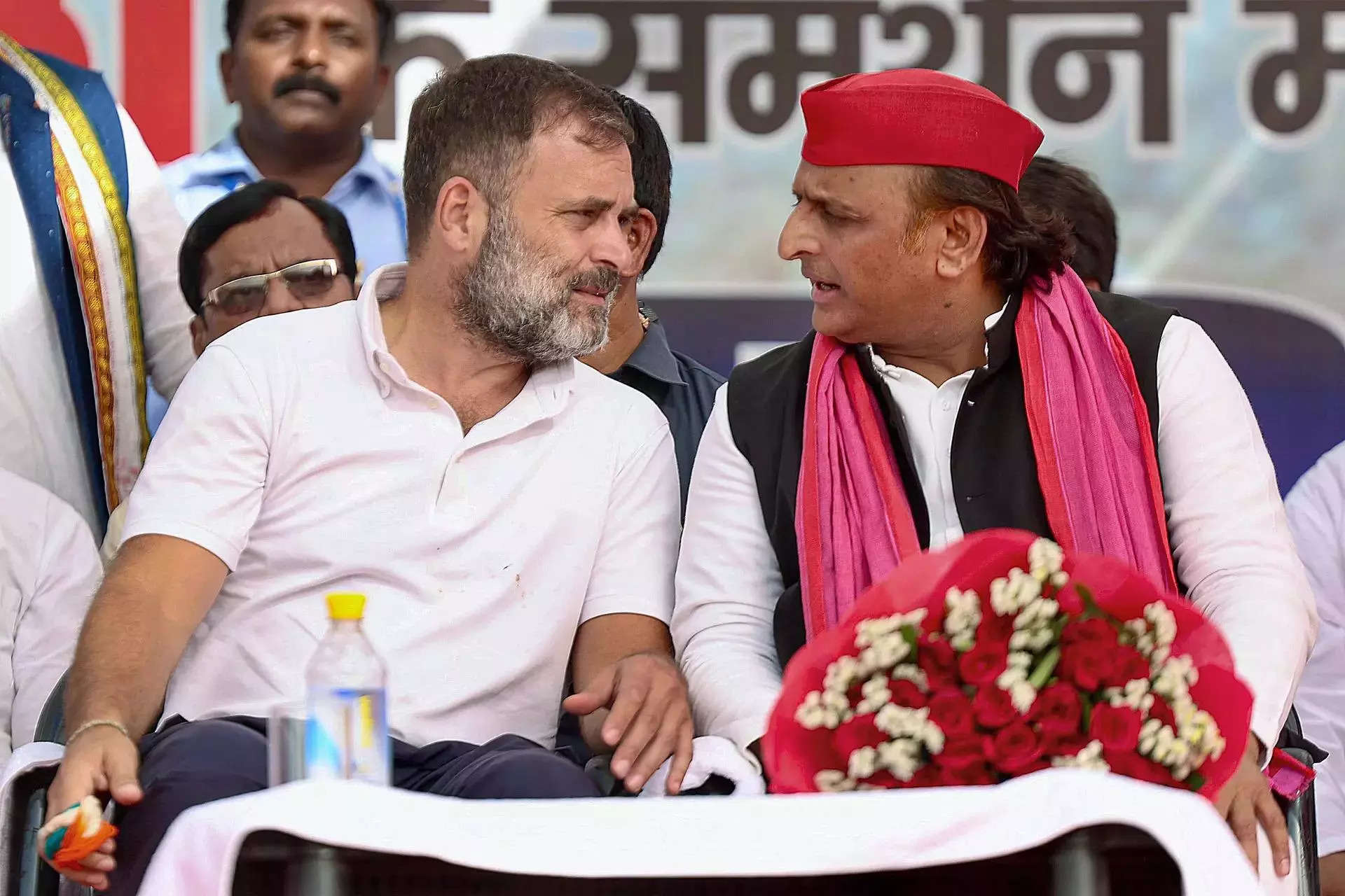 Rahul Gandhi, Akhilesh leave UP rally amid stampede-like situation Rahul Gandhi, Akhilesh leave UP rally amid stampede-like situation