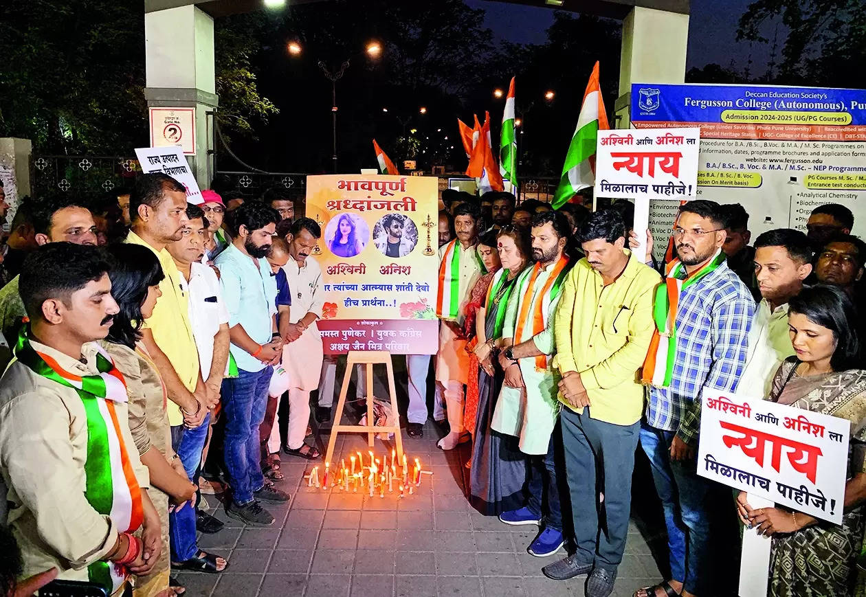 Pune Porsche crash: Owners & staff of restobars hold silent protest over job losses