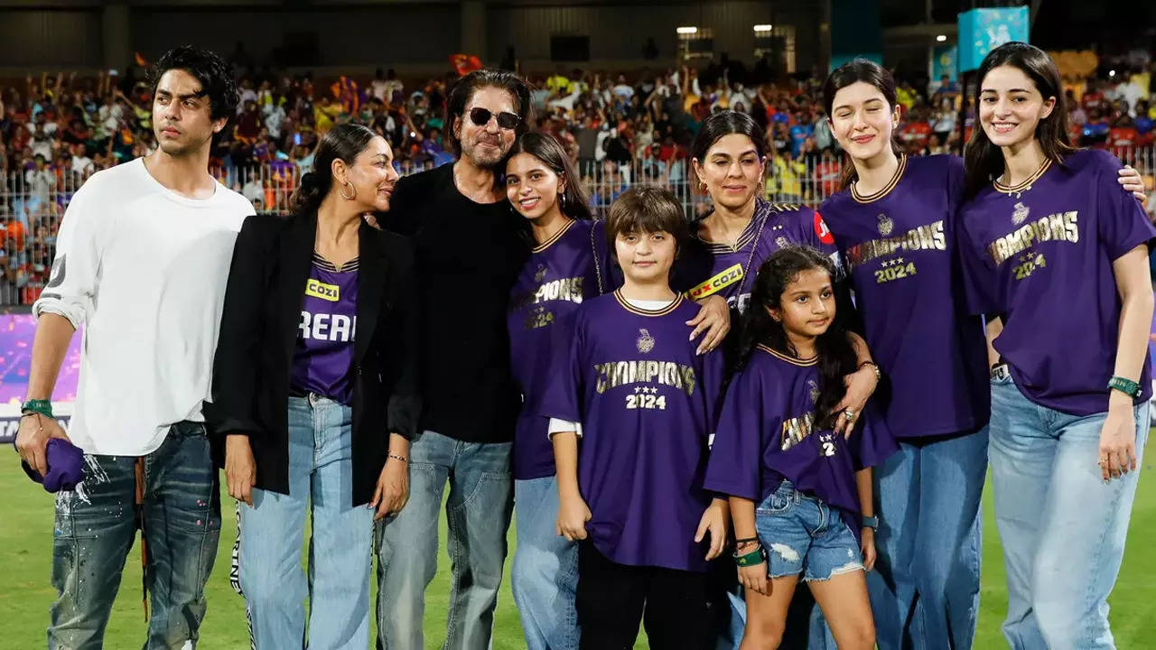 Watch | ‘Tearful hugs’: SRK, Suhana, family celebrate KKR’s win