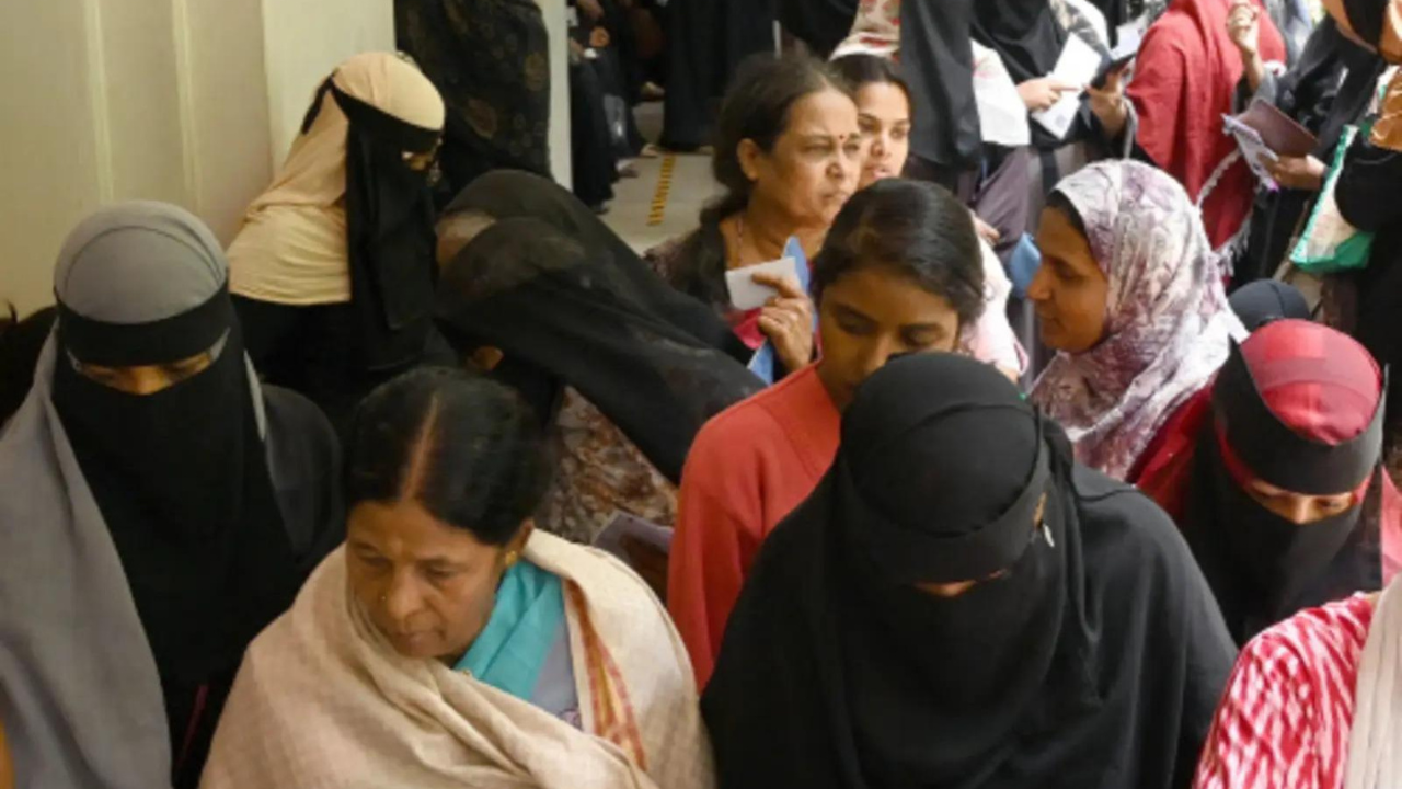 Thousands of women swamp Bengaluru GPO on dole rumours