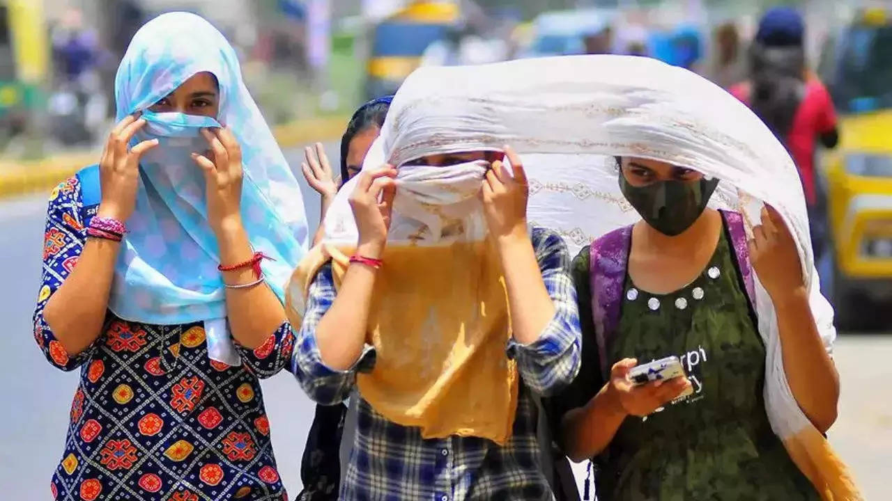 Delhi melts at 52.3 degrees Celsius, highest temperature ever recorded in Capital