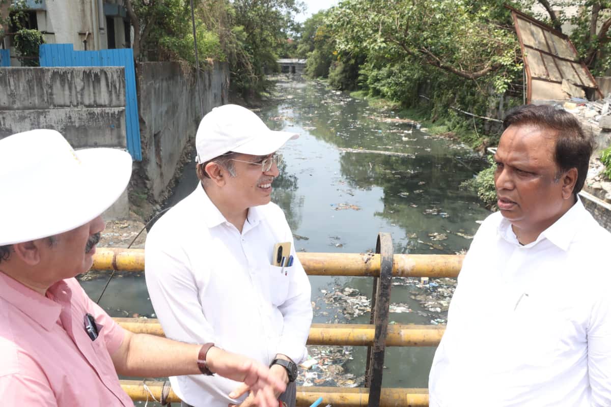 Ashish Shelar Inspects Mumbai’s Drain Cleaning Work Ahead of Monsoon, Demands White Paper on BMC’s Claims