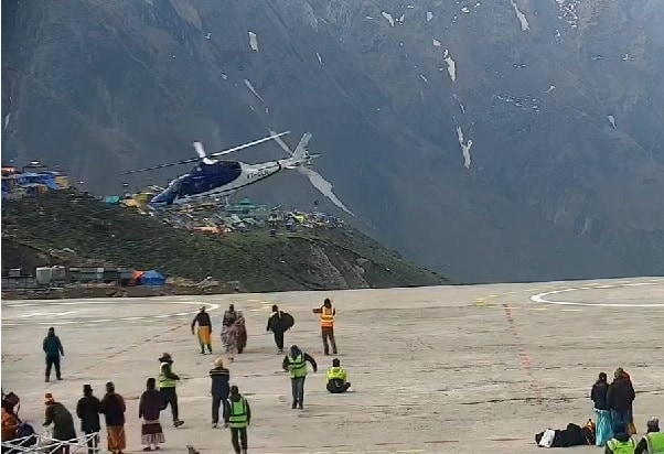 Video: En Route Kedarnath, Chopper Goes Into Tailspin, People Run Away