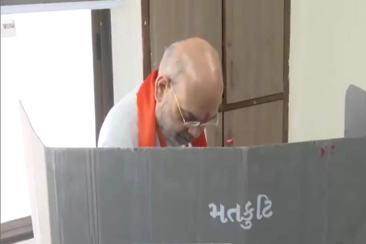 Amit Shah Casts Vote At Polling Booth In Gandhinagar Lok Sabha Constituency Amit Shah Casts Vote At Polling Booth In Gandhinagar Lok Sabha Constituency