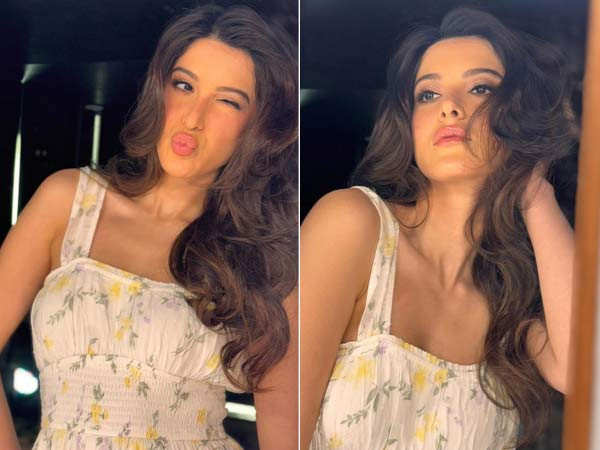 Shanaya Kapoor wears a summer dress in these stunning photos Shanaya Kapoor wears a summer dress in these stunning photos