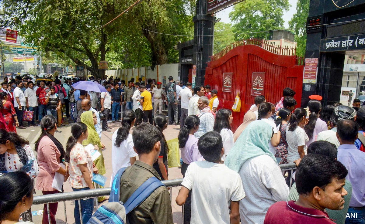 Rs 10 Lakh To Solve NEET Paper, Teacher Asked Aspirants To Leave It Blank Rs 10 Lakh To Solve NEET Paper, Teacher Asked Aspirants To Leave It Blank