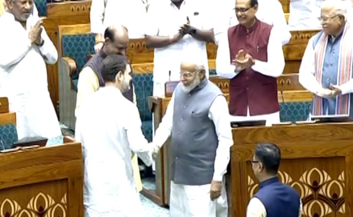 PM, Rahul Gandhi Shake Hands As They Welcome Lok Sabha Speaker Om Birla PM, Rahul Gandhi Shake Hands As They Welcome Lok Sabha Speaker Om Birla