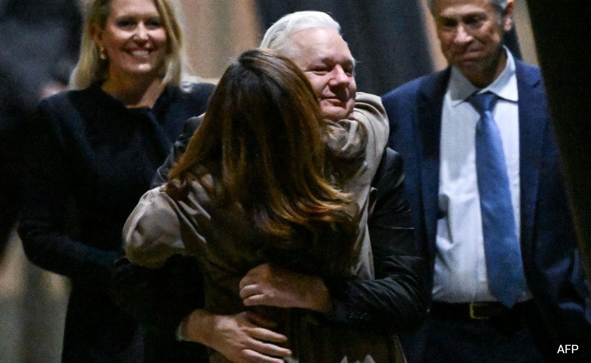 Video: WikiLeaks Founder Julian Assange Returns Home A Free Man, Hugs Wife