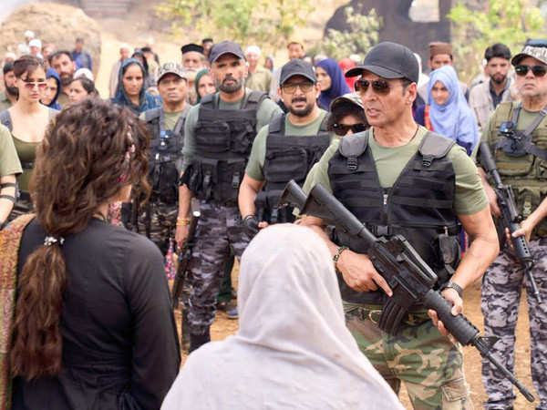 Leaked picture of Akshay Kumar from Welcome To The Jungle Sets