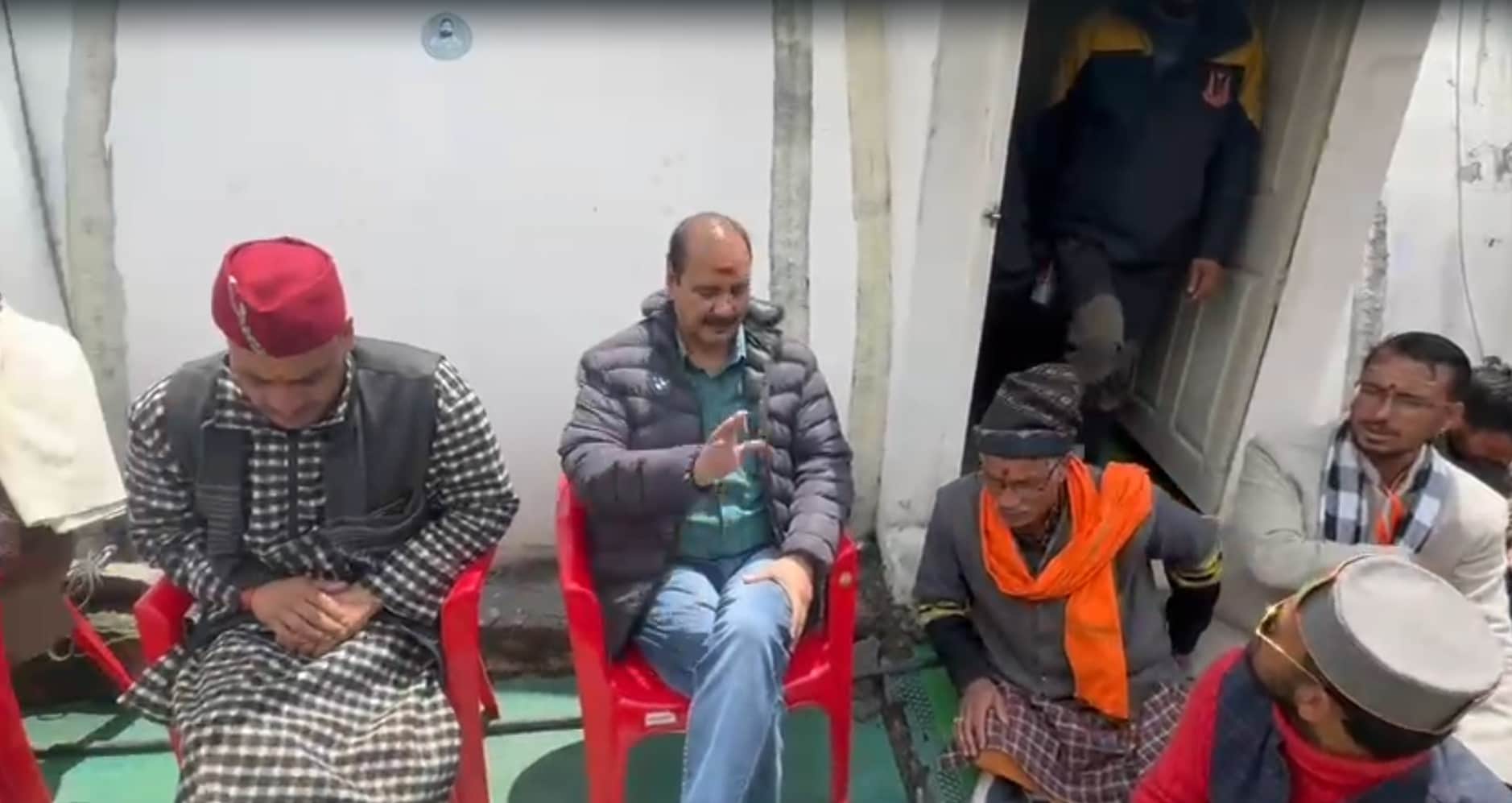 State Official Held ‘Hostage’ By Angry Priests, Locals At Kedarnath Dham