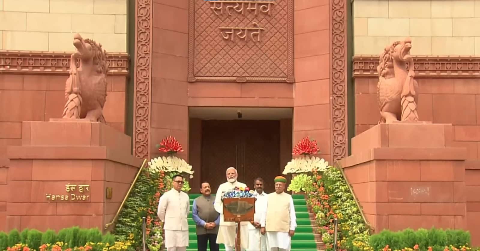 PM Modi Begins Parliament Session With ‘Emergency’ Swipe At Congress