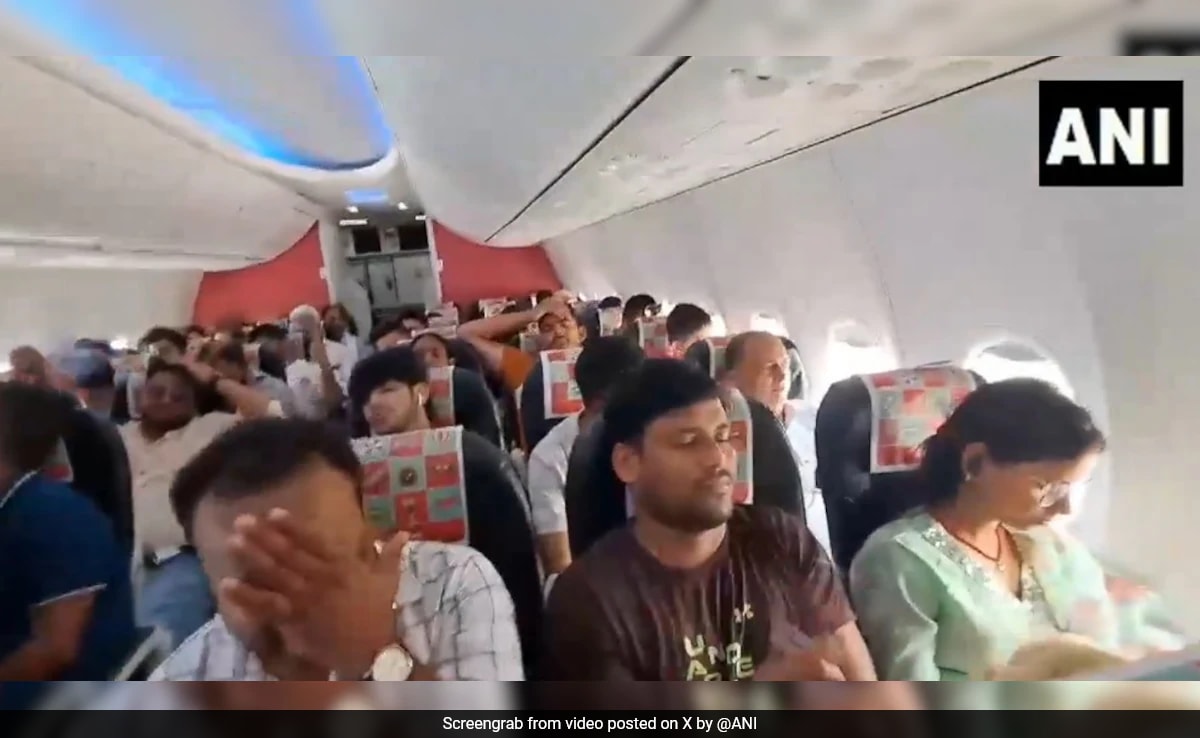 No AC Amid Heatwave, SpiceJet Passengers Wait Inside Flight For An Hour