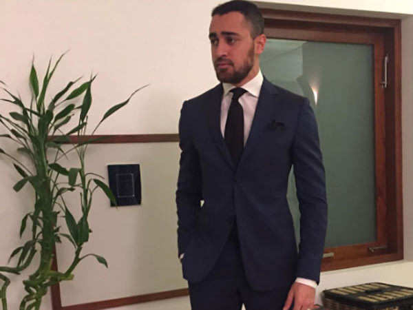 Imran Khan shuts down troll with a witty response on his new post