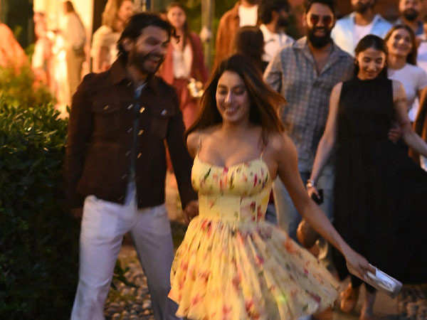 Janhvi Kapoor and Shikhar Pahariyaâs pic from Anant-Radhikaâs bash goes viral