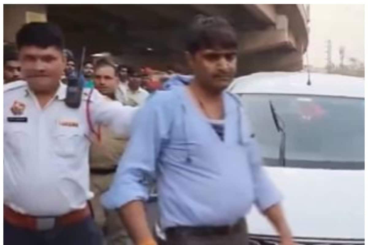 Haryana Traffic Police Dragged By Drunk Driver After He Asked For Car Documents; Video Goes Viral