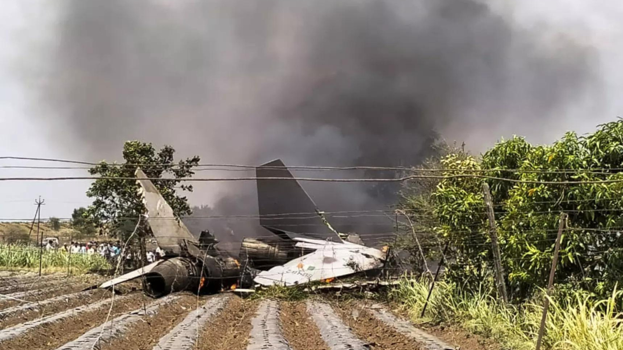 IAF’s Sukhoi aircraft crashes in Nashik; pilots eject safely