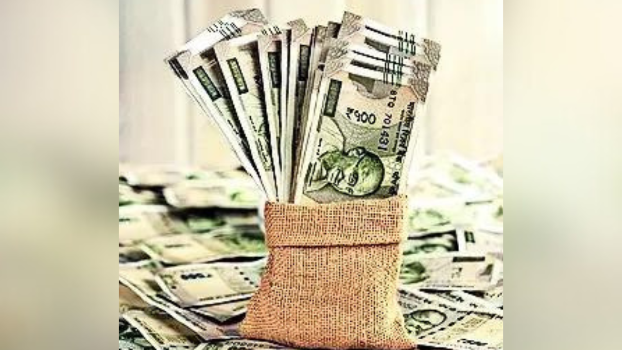 To ‘reduce burden’ on victims, Gujarat officials accept bribes in EMIs