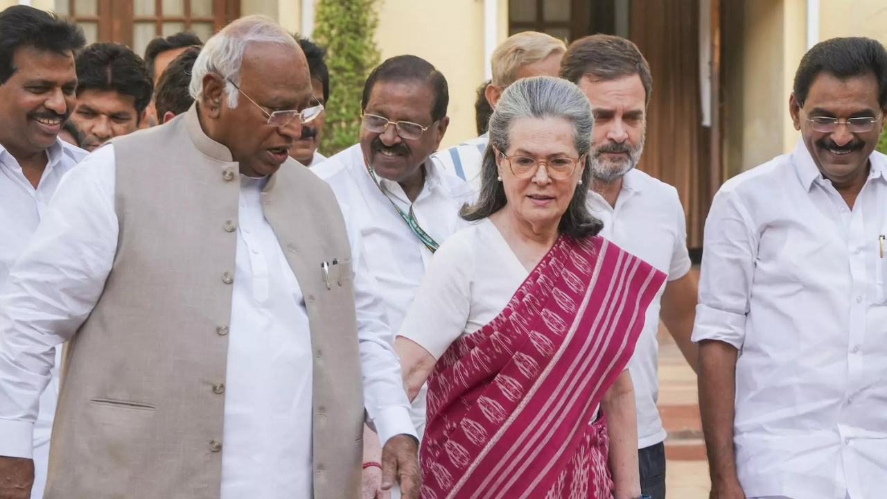 ‘Modi suffered moral defeat, has lost right to leadership’: Sonia Gandhi