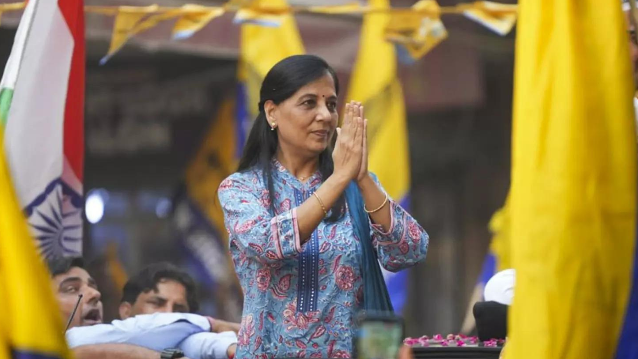HC directs Sunita Kejriwal, others to delete video of court proceedings