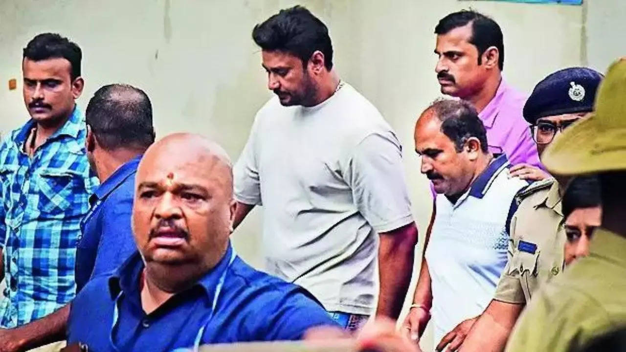 ‘Darshan fan’s lewd messages to Pavithra angered her, led to his killing’