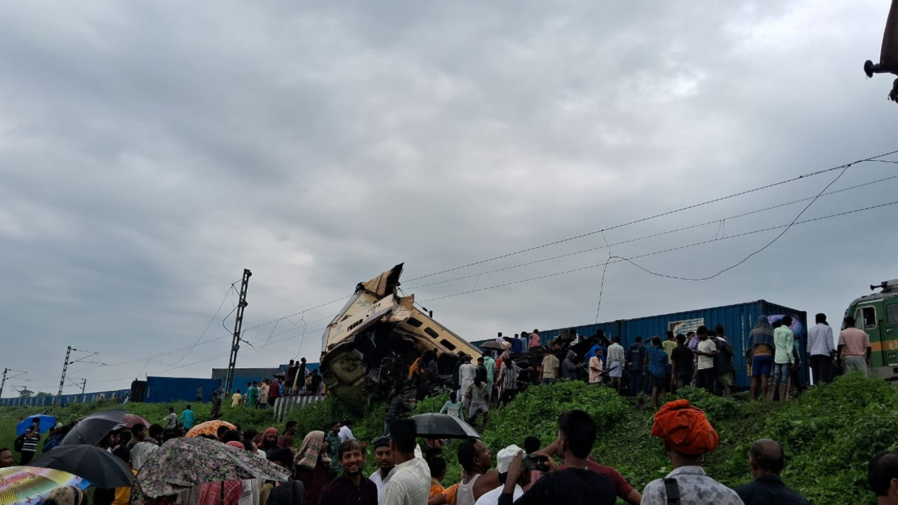 Goods train rams into Kanchanjungha Express in Bengal, several injured; rescue ops on
