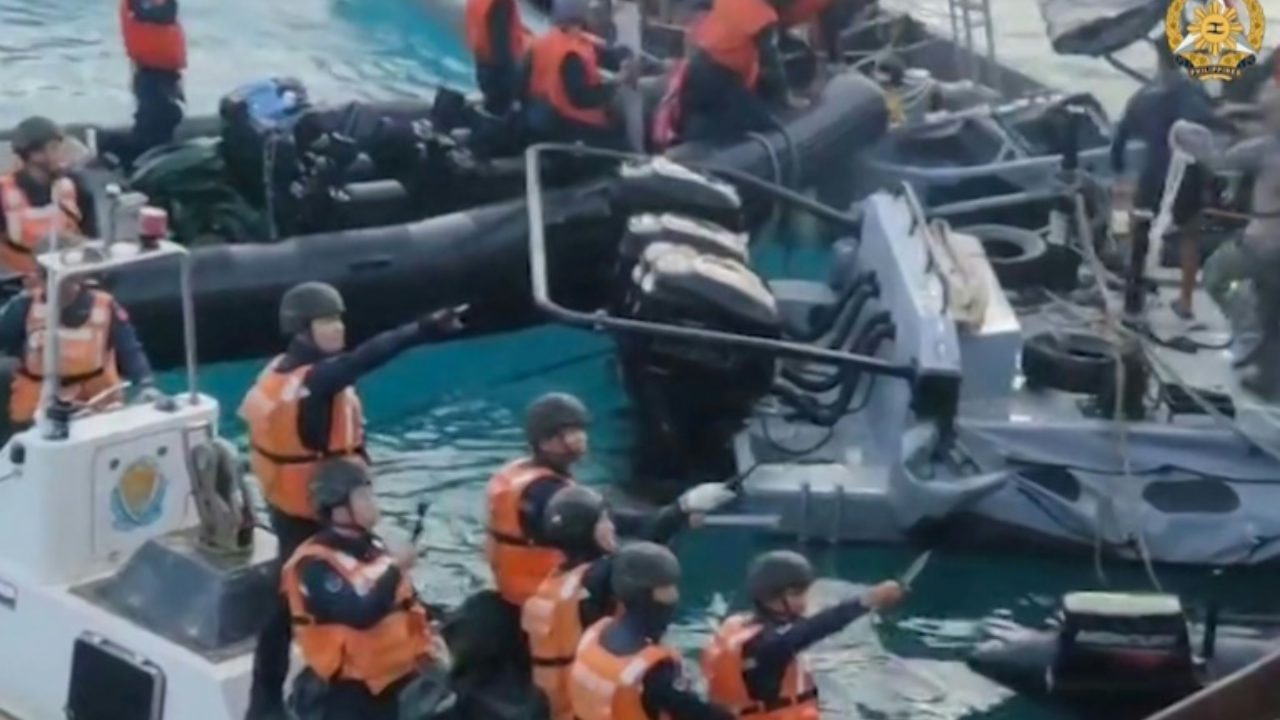 Watch: Chinese sailors attack Philippines navy ship with knives, sticks