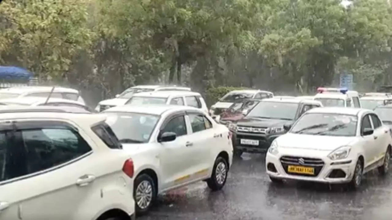 Delhi-NCR receives light showers after prolonged heatwave