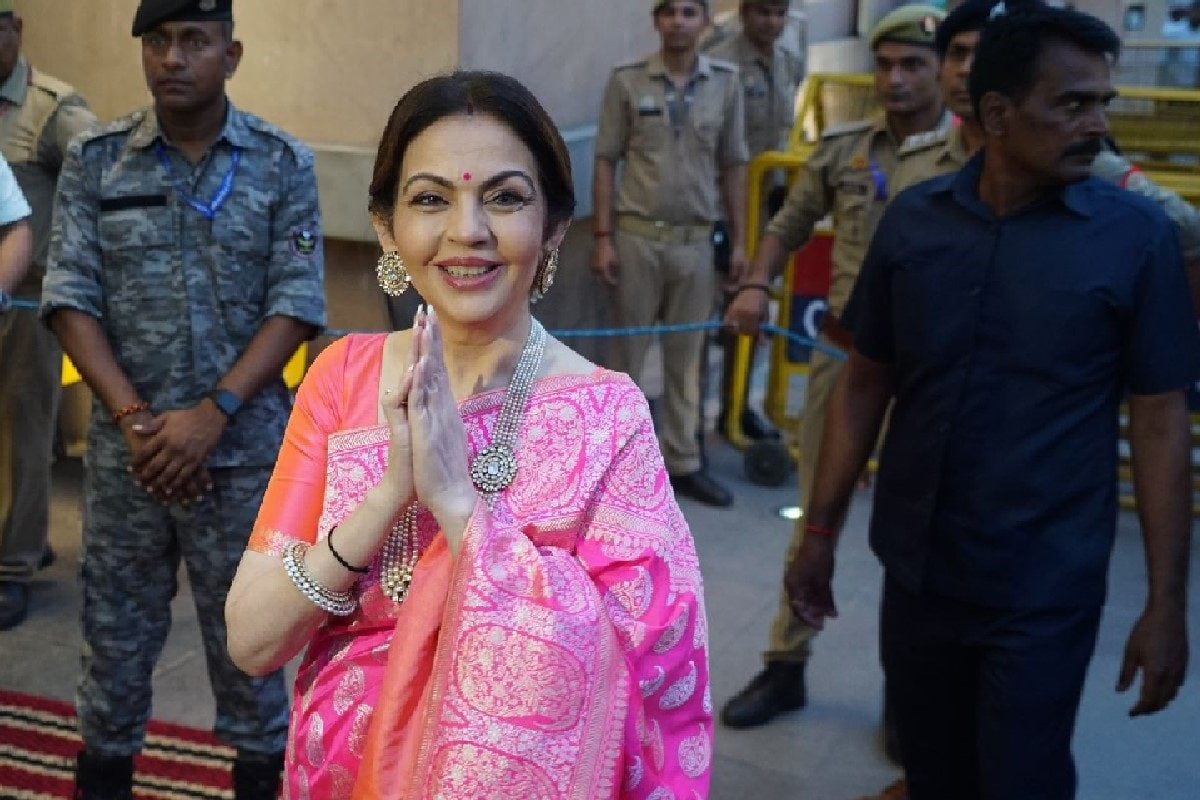 Nita Ambani Visits Varanasi’s Kashi Vishwanath Temple, Offers Son Anant Ambani’s Wedding Invitation | Photos