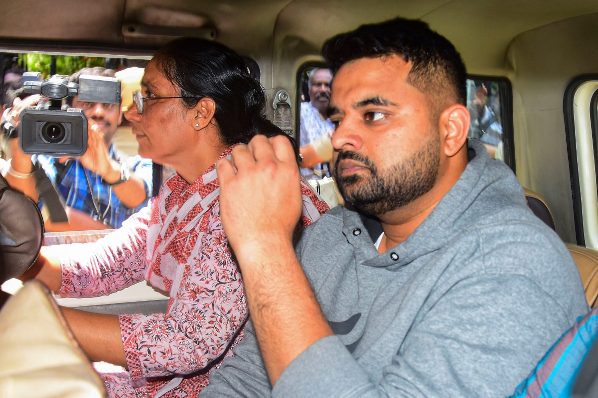 EXCLUSIVE | Woman Seeking School Admission For Son Is Fourth Complainant, Says Prajwal Revanna Forced Her to Have Virtual Sex EXCLUSIVE | Woman Seeking School Admission For Son Is Fourth Complainant, Says Prajwal Revanna Forced Her to Have Virtual Sex