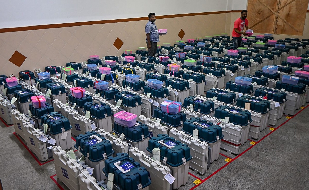 Poll Body’s Note On Mobile Used “Unauthorisedly” At Mumbai Counting Centre