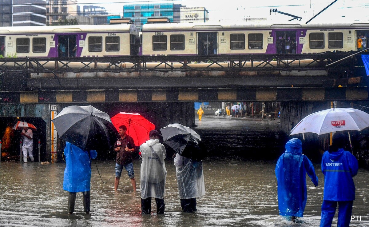 Mumbai On Rain “Red Alert”, No Decision Yet On Closing Schools: 10 Points