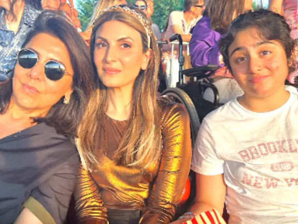 Neetu Kapoor Riddhima Kapoor Sahni and Samara Sahni are all Swifties