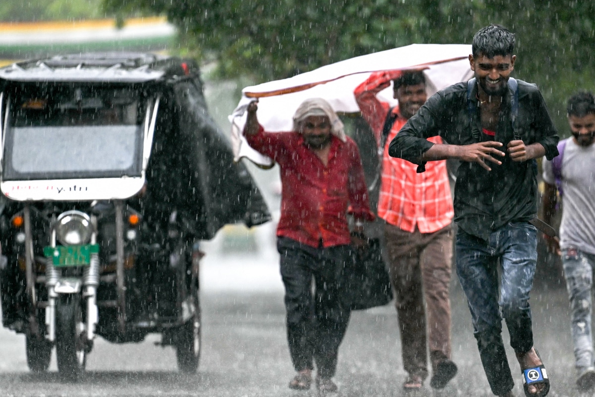 Red Alert In Delhi Amid Predictions of Heavy Rain Till Aug 5, Warning Issued In Himachal, Odisha