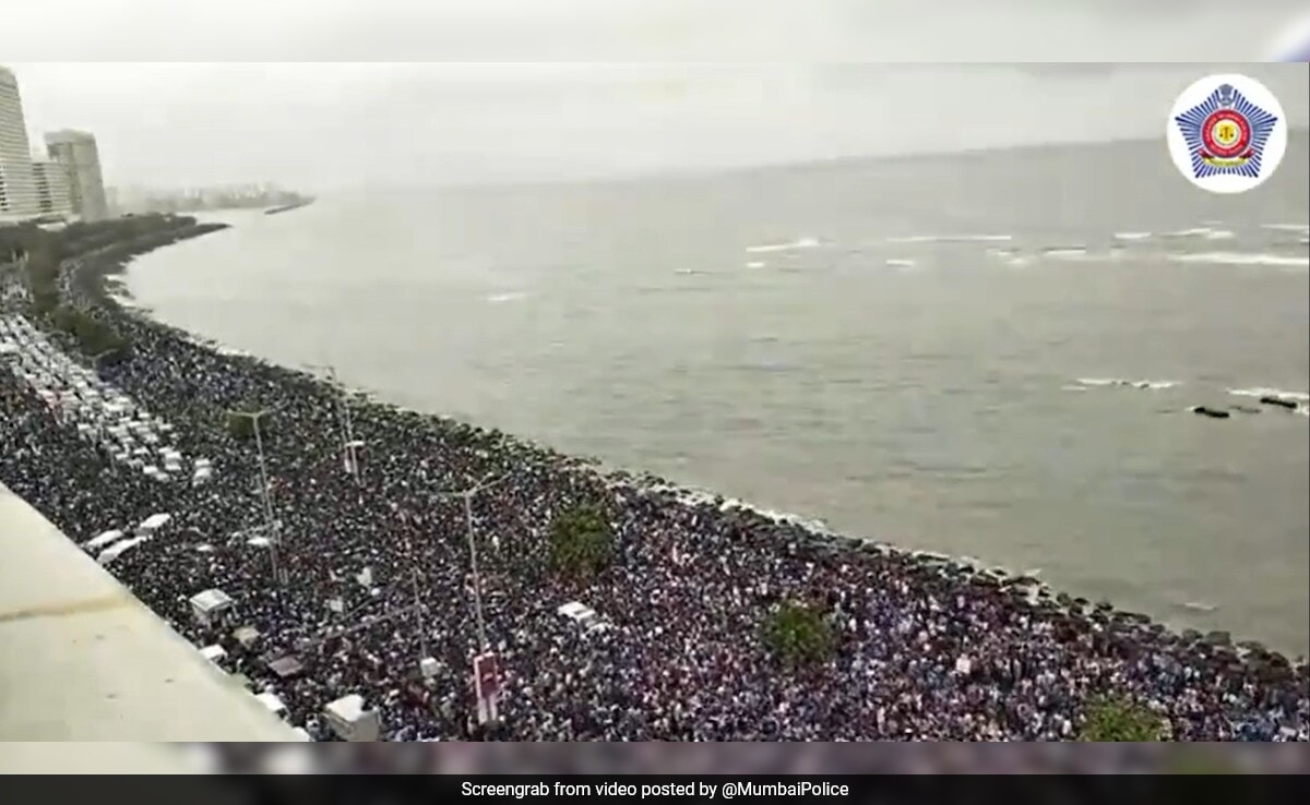 Marine Drive “Full”: Cops’ Request As Lakhs Turn Up For Team India Parade