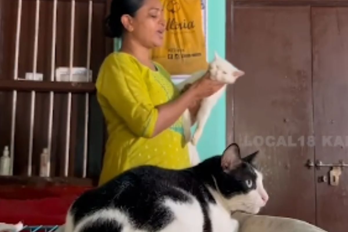 This Former Karnataka Model Has Been Rescuing Disabled Animals For 24 Years