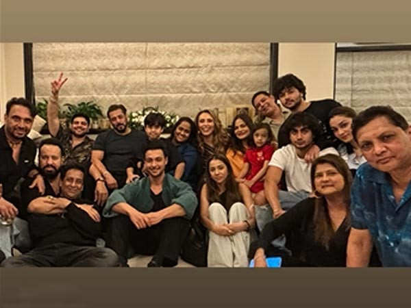 Salman Khan and family turn up to celebrate Iulia Vanturs birthday