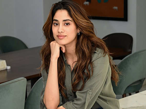 Janhvi Kapoor gets hospitalised due to severe food poisoning