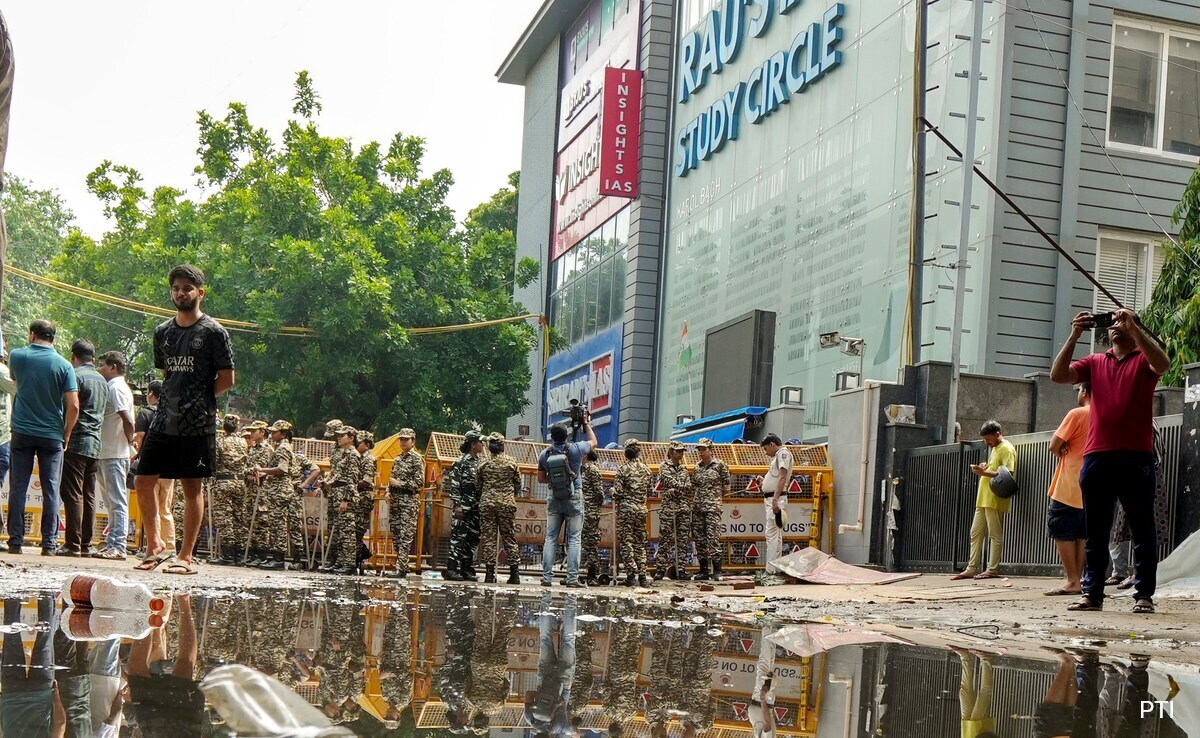 Amid Deaths, AAP, Lt Governor Spar Over Report To Desilt Delhi Drains