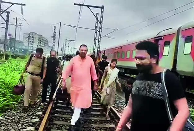 Mumbai rain: Netas get a taste of aam aadmi’s woes, forced to trudge on flooded tracks